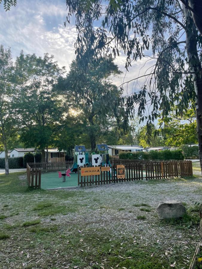 Mobil-Home Au Pied Du Luberon 拉罗克当泰龙 外观 照片