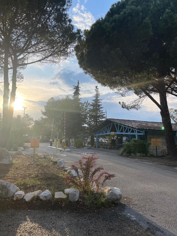 Mobil-Home Au Pied Du Luberon 拉罗克当泰龙 外观 照片