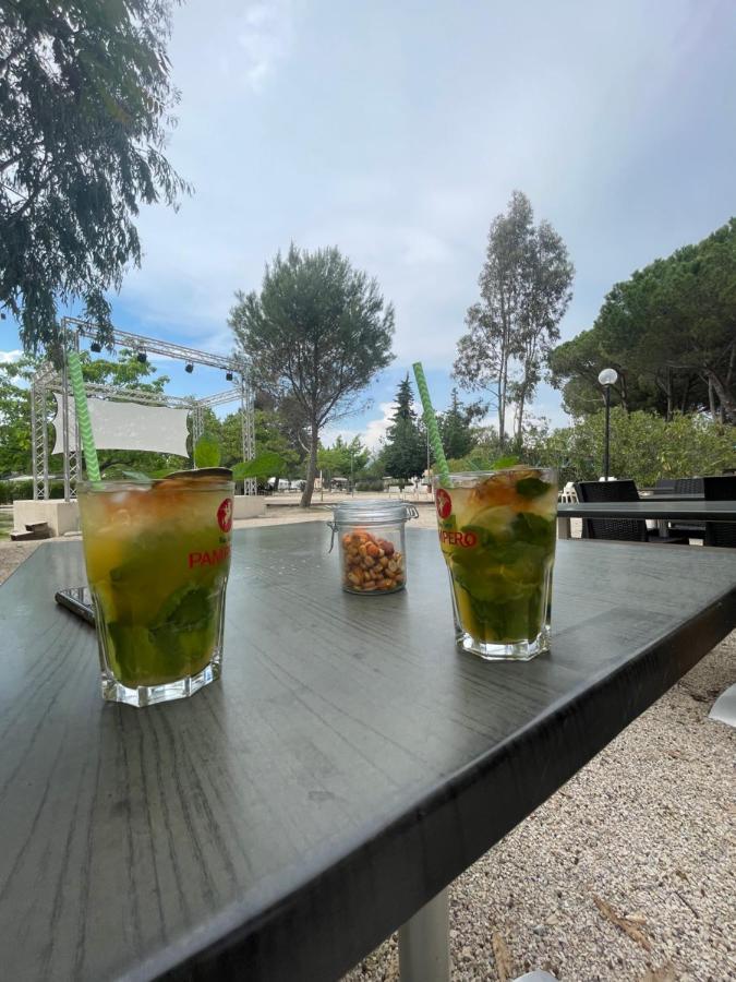 Mobil-Home Au Pied Du Luberon 拉罗克当泰龙 外观 照片