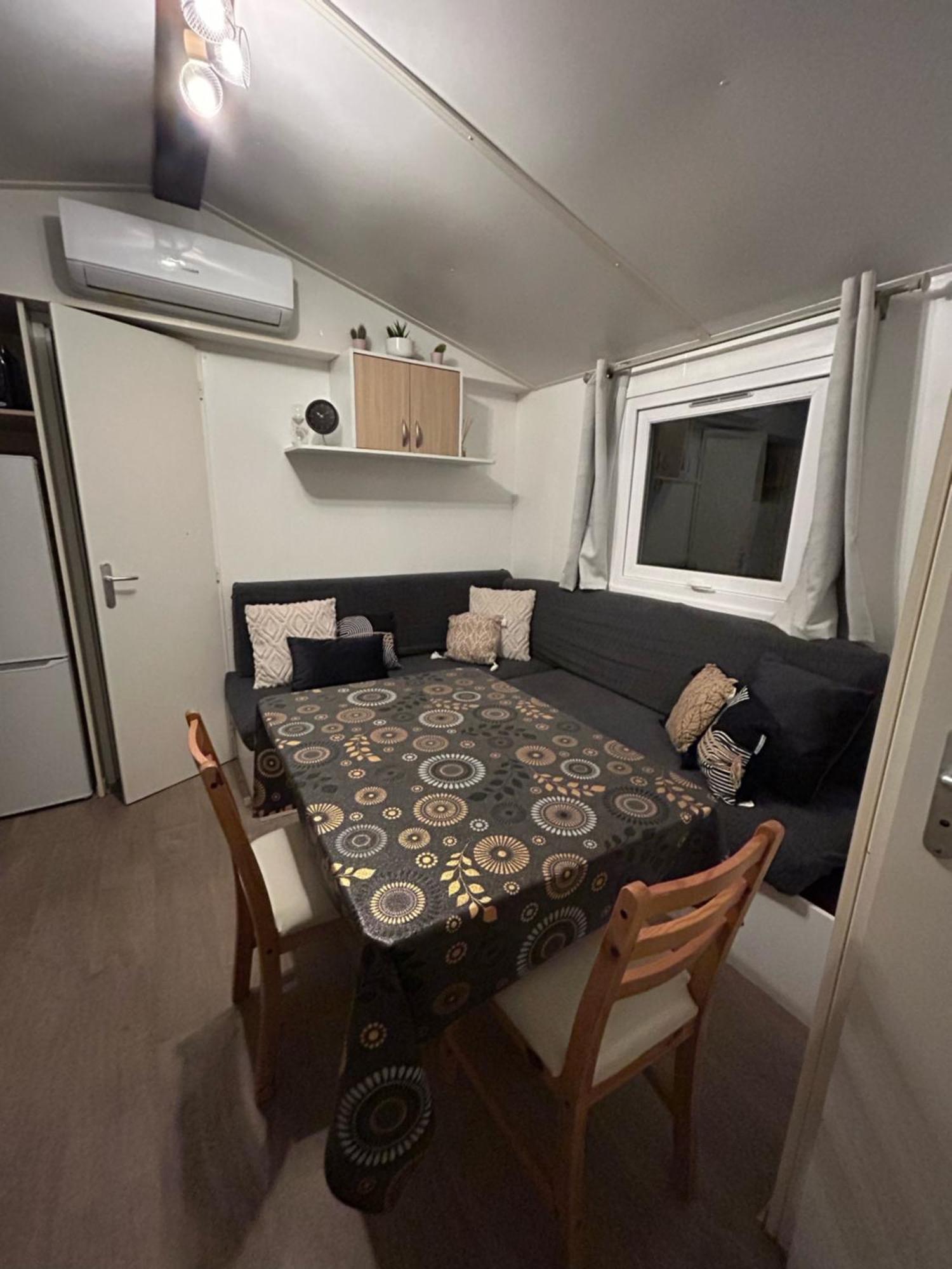 Mobil-Home Au Pied Du Luberon 拉罗克当泰龙 外观 照片