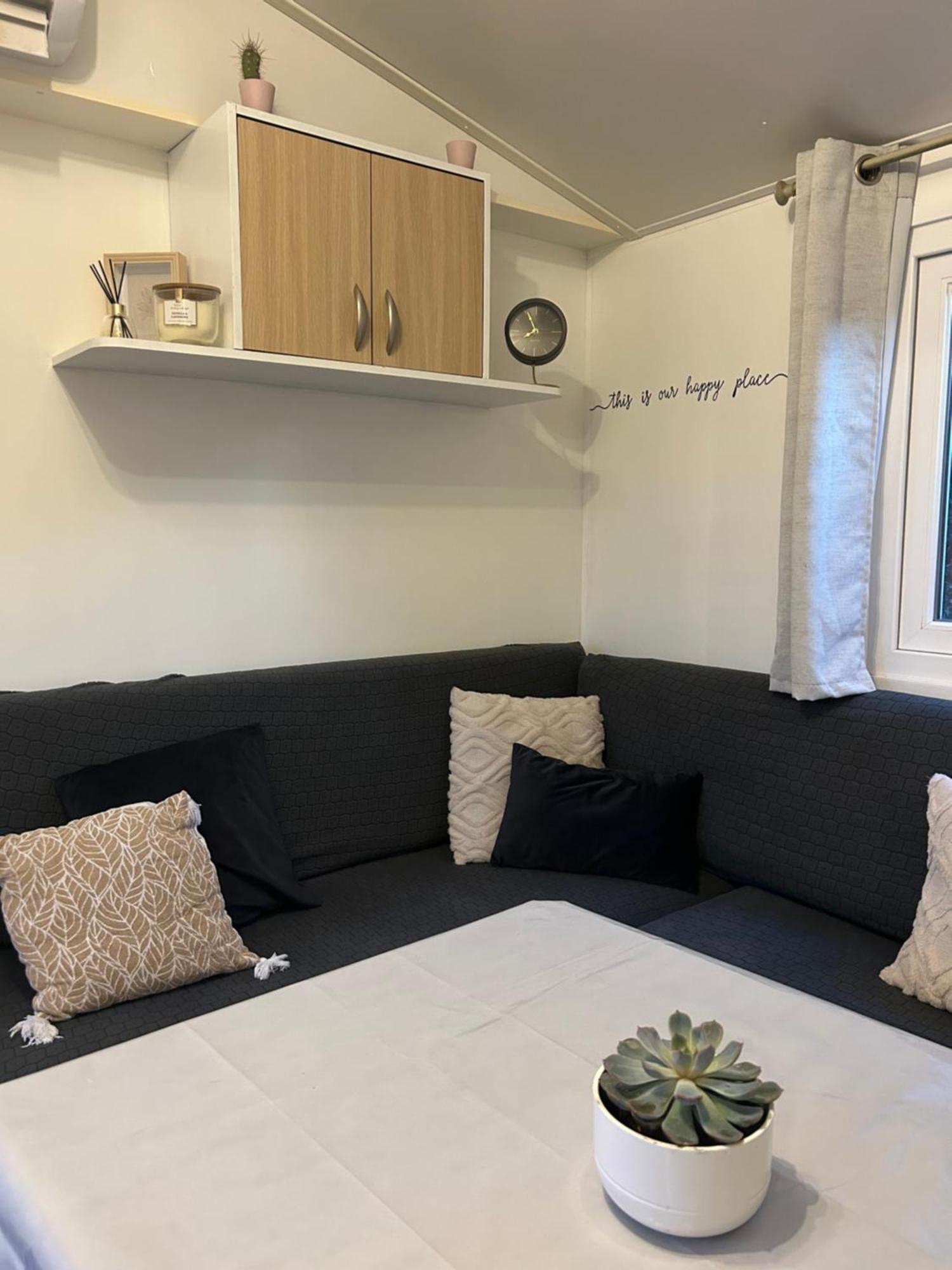 Mobil-Home Au Pied Du Luberon 拉罗克当泰龙 外观 照片